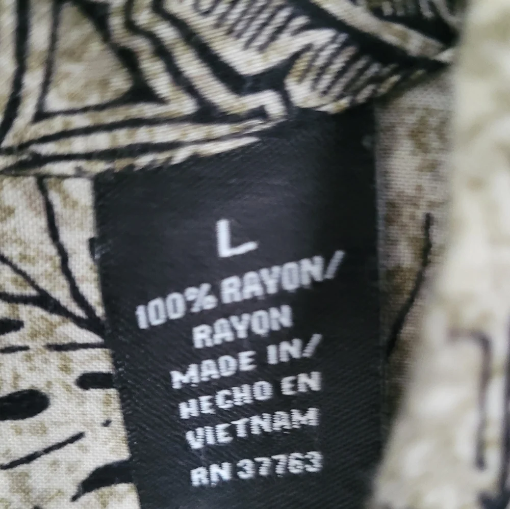 OP Black and Cream Short-Sleeve Button-Down Hawaiian Shirt 100% Rayon Size L